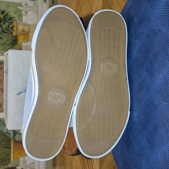 Lacoste Womens Gray Suede Sneakers sz. 7.5 (#1002A) EC. - Picture 11 of 16